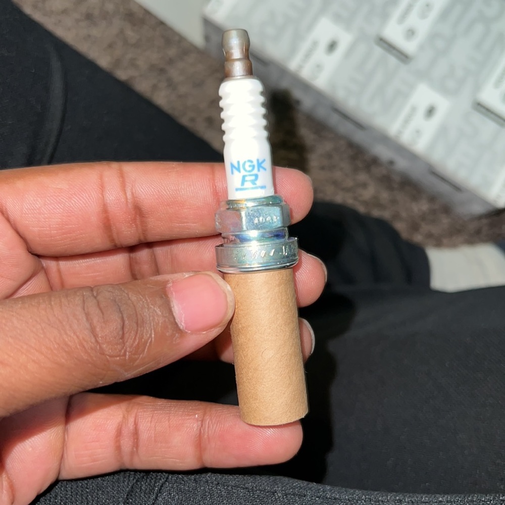 Spark plug Infiniti - Picture 3 of 3